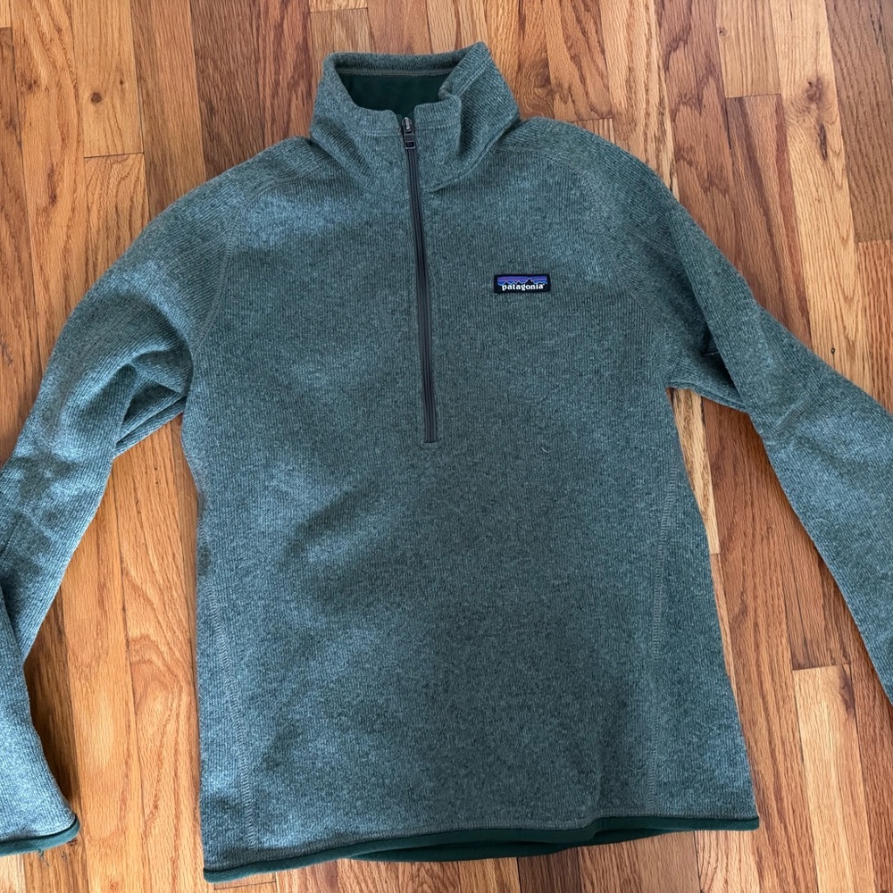 Patagonia women’s Green Sweater medium
